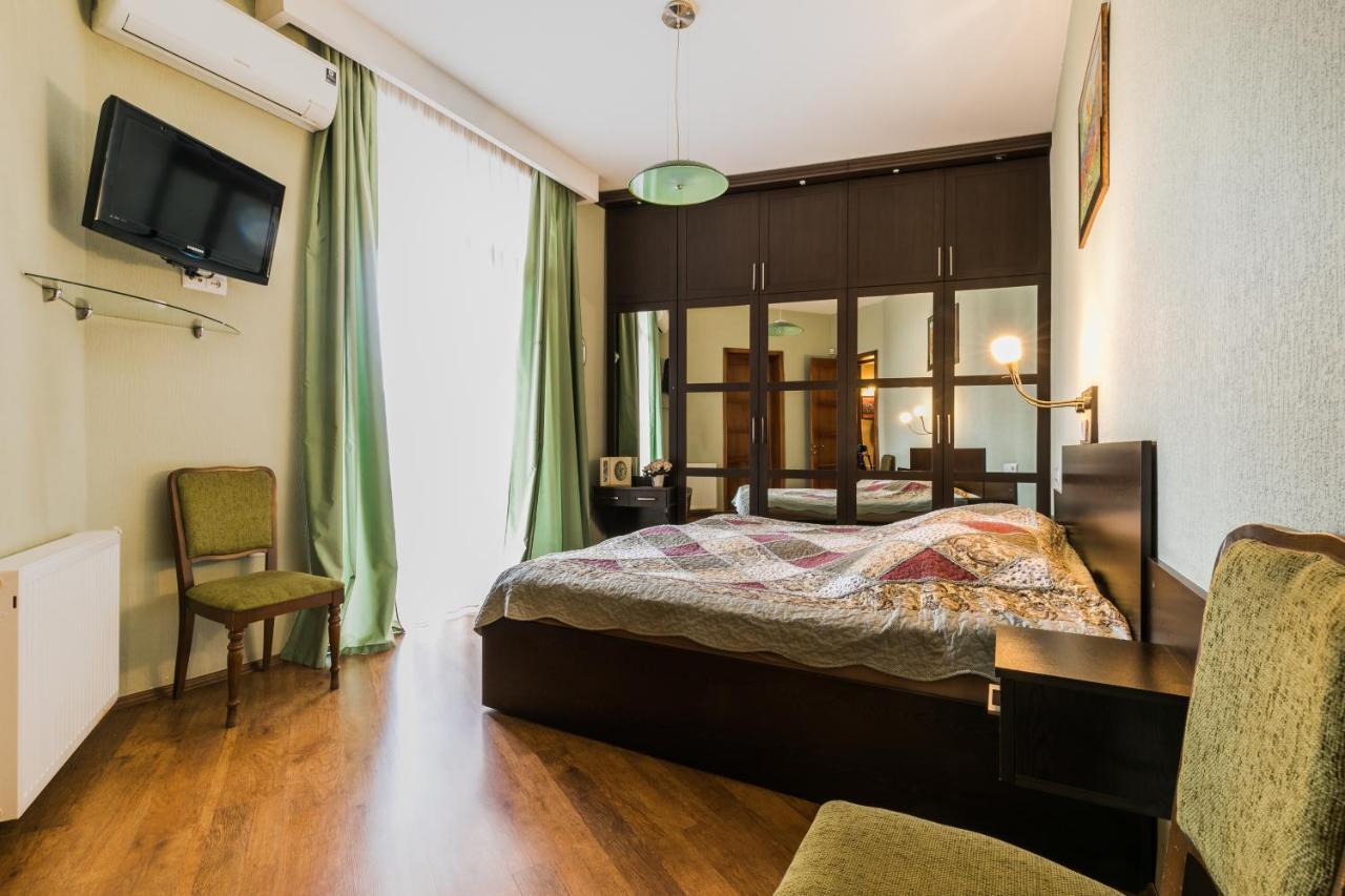 Apartment At 12 Baratashvili Street Tbilisi Luaran gambar